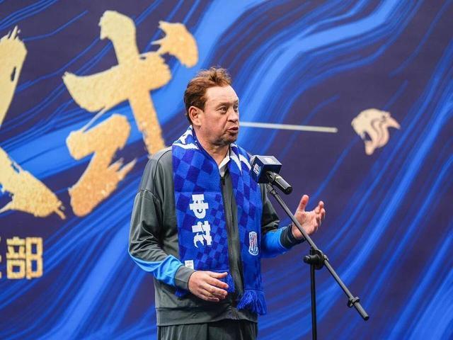 保利体育登录入口-负重前行 绽放申城,上海申花足球俱乐部出征新赛季