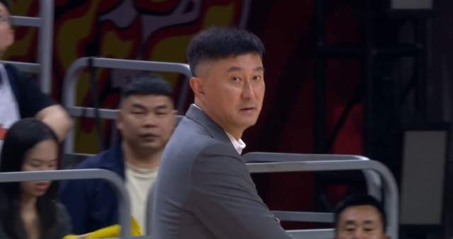 保利体育登录入口-十一冠王为何遭新疆队逆转?杜锋暗批4人,道出输球原因,该醒了