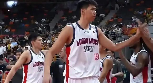 73掀翻11冠王!广东12次失误创新低,主帅临场调整为啥掉链子